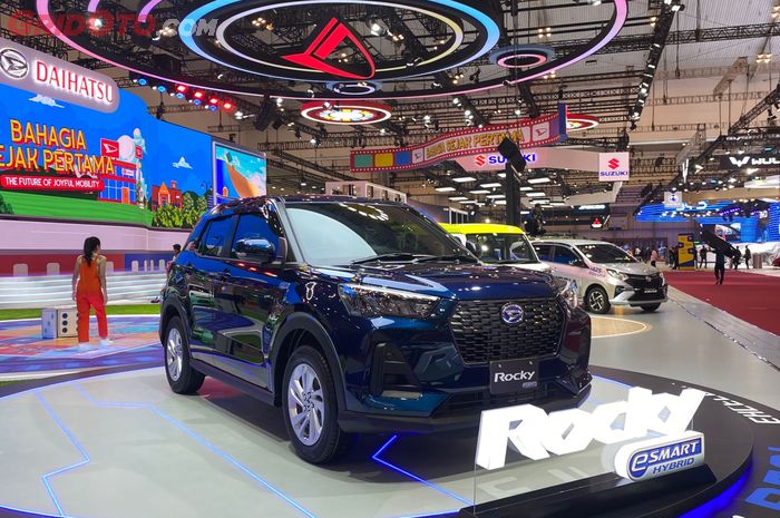 Selisih Cuma Gocap, Ini Kelebihan Dari Daihatsu Rocky Hybrid dan Chery Tiggo Cross CSH Comfort