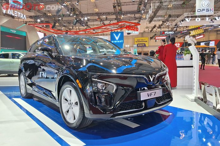 VinFast, VinFast VF 7, Beli VinFast VF 7 di GIIAS 2025, Kapan Unitnya Sampai di Garasi?