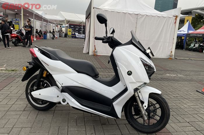 Kloningan Yamaha XMAX Dari Wedison, Ngecasnya Bisa Super Cepat