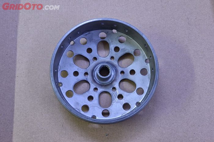 Kurangi Gredek, Begini Cara Melubangi Mangkok Kampas Ganda yang Benar