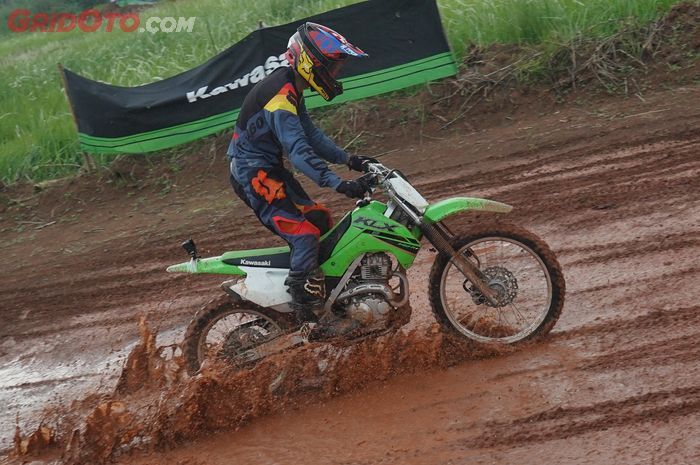 Mesin KLX140R F Lebih Ngacir Dari KLX150 SE, Ternyata Banyak Bedanya!