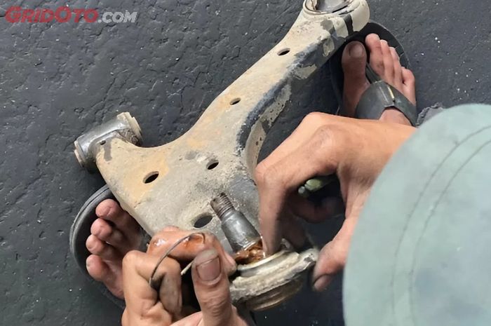 Harus Tahu, Kenali Fungsi dan Tips Merawat Bushing Arm Suspensi Mobil