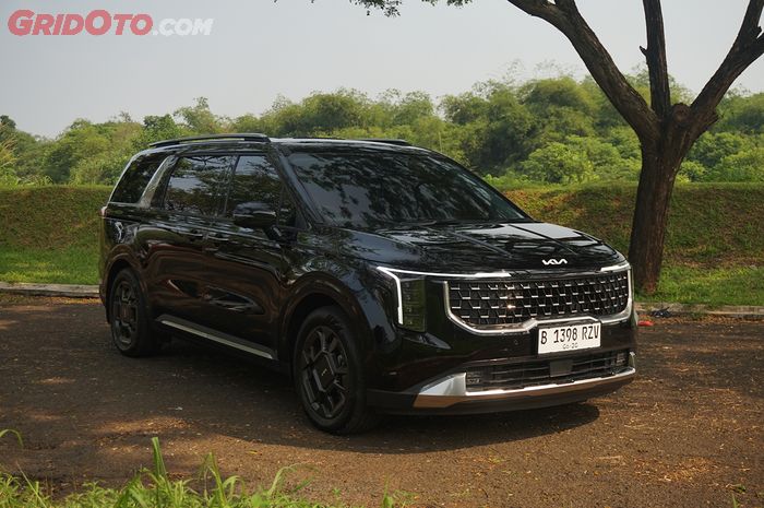 Kursi Bos Kia Carnival Hybrid Enak Banget, Pencet Ini Bisa Rebah
