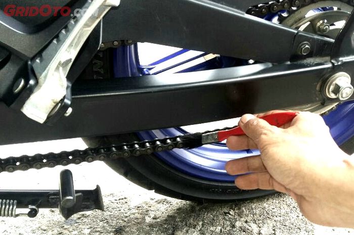Cara Simpel Bersihkan Rantai Motor Berkerak Cuma Dengan Sabun Cuci
