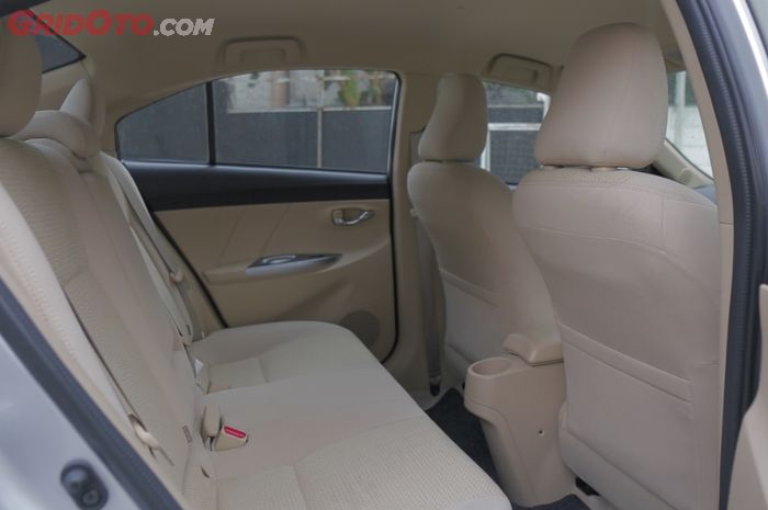 Cara Membersihkan Jok Mobil Berjamur Dengan Cairan Khusus Interior