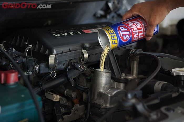 Cara Menggunakan Cairan Engine Flush Untuk Bersihkan Daleman Mesin