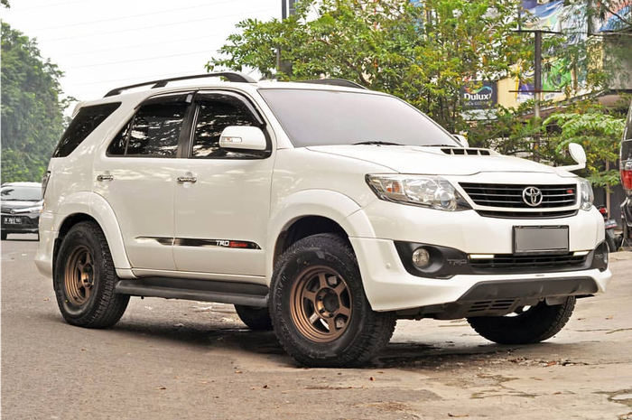 Kaca Spion Fortuner Pecah Enggak Usah Panik, Segini Biaya Gantinya
