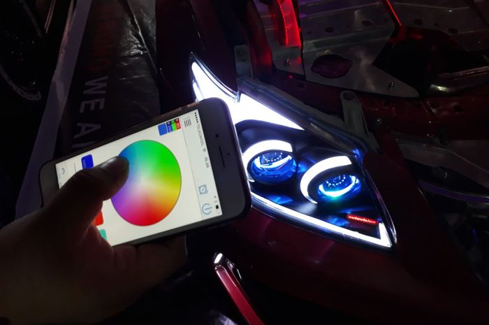 Apa Bedanya Modifikasi Lampu di Mobil Listrik dan Mobil Konvensional?