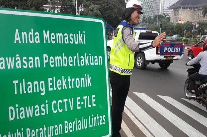 Gawat, Kini Tilang Elektronik Bisa Menindak Pejalan Kaki di Jakarta