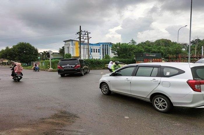 Hindari Ngegas di Persimpangan Tanpa Lampu Merah, Terapkan Empat Hal Ini