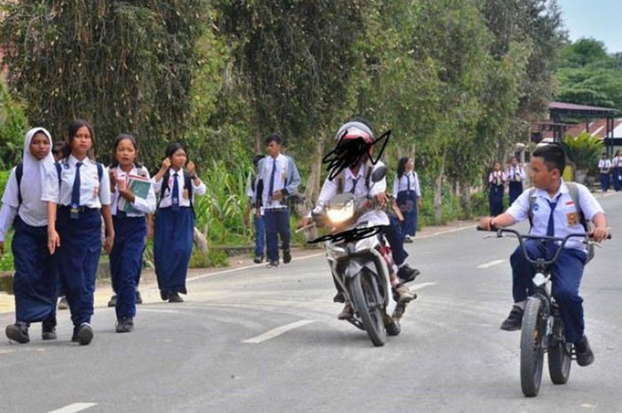 Tegas, Ini Alasan Gubernur Jabar Larang Pelajar Pakai Motor ke Sekolah
