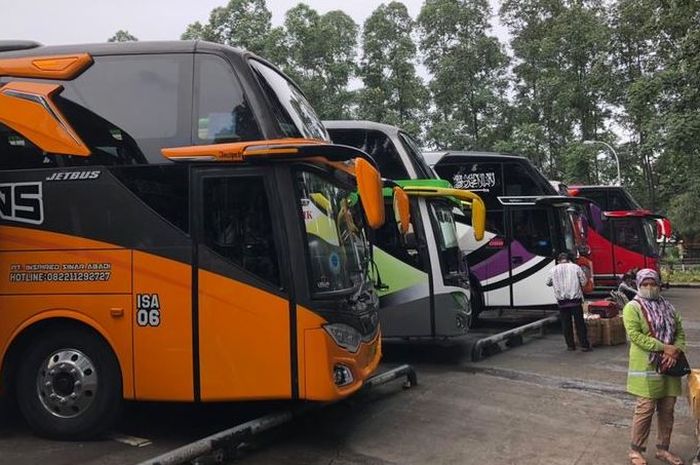 Jangan Asal Mengekor, Ini Arti Lampu Sein Kanan dan Kiri Pada Bus Ketika Menyalip