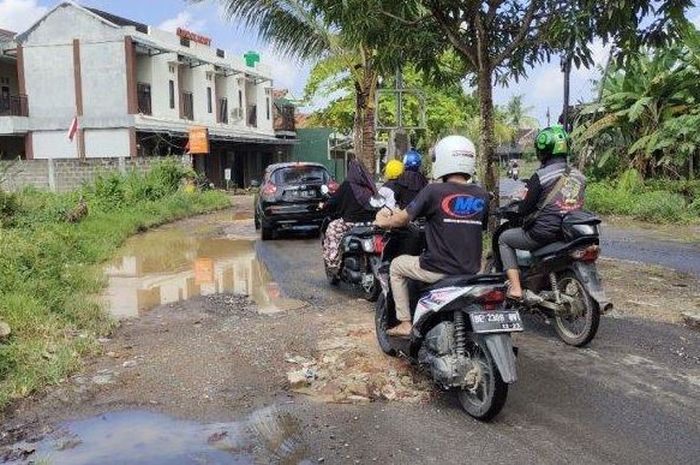 Terima Nasib, Komponen Ini Lebih Mudah Oblak Kalau Motor Sering Lewat Jalan Rusak