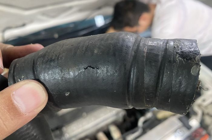 Ini Dampak Selang Radiator Mobil Minta Ganti Dibiarkan, Simak