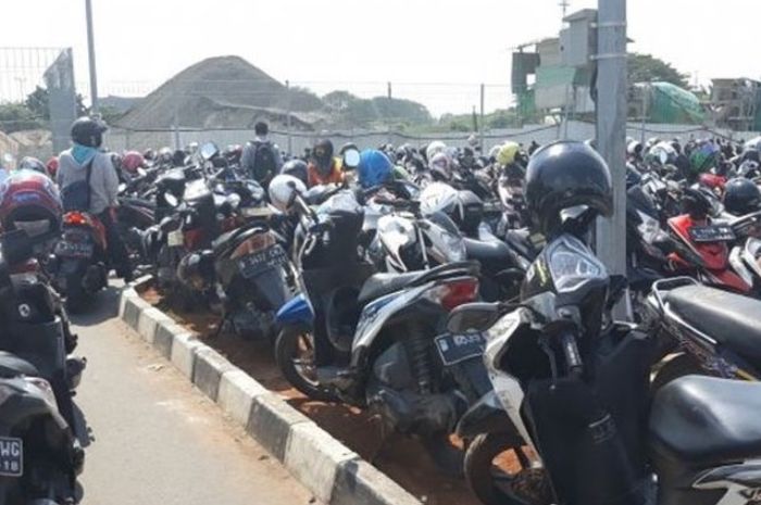 Selama Ini Kita Dibohongi, Pengelola Parkir Sebenarnya Wajib Miliki Asuransi