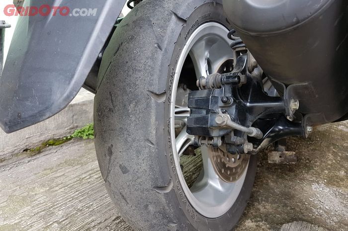 Jadi Tahu, Ini Penyebab Ban Belakang Motor Lebih Boros dari Ban Depan