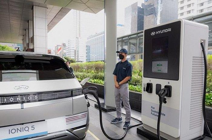 Mirip Handphone, Ini Kebiasaan yang Bikin Baterai Mobil Listrik Cepat Drop