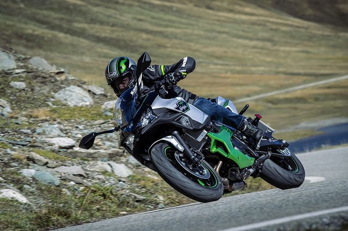 Kawasaki Rilis Ninja dengan Dua Mesin, Pedal Kopling Kaki Pindah ke Sini