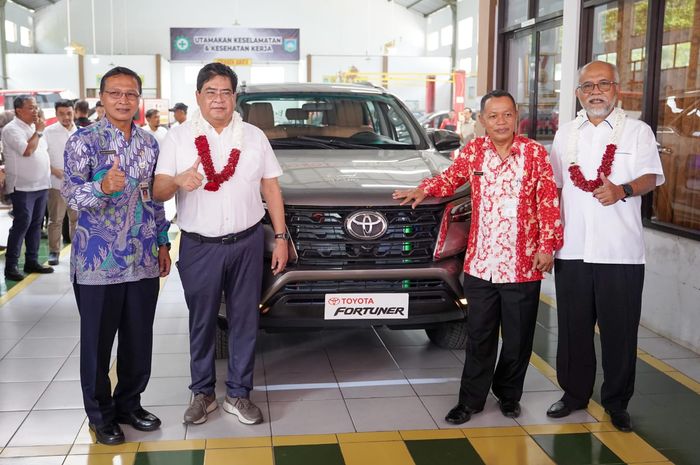 Mewah Banget, Toyota Fortuner Jadi Mobil Praktik Siswa SMKN Ini