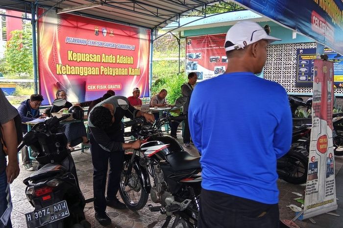 Petugas Samsat Semarang Mobat-mabit, Rela Pulang Malam Sampai Lewatkan Istirahat dan Makan Siang