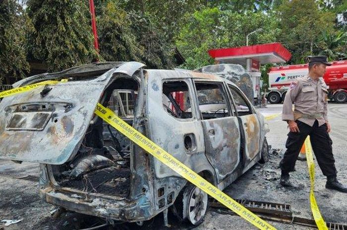 Avanza Berubah Abu-abu Seketika di SPBU, Temuan 8 Benda di Kabin Bikin Curiga