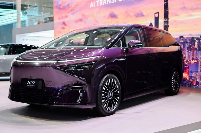 Pamer Teknologi AI di Auto Shanghai 2025, Xpeng X9 Pesaing Alphard sudah Laku Segini