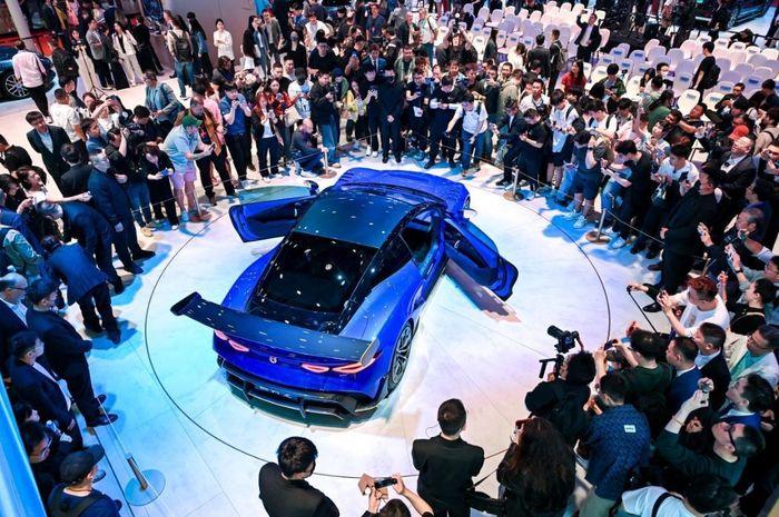 Denza Z, Mobil Konsep Sport Denza Meluncur Perdana di Shanghai Auto Show 2025