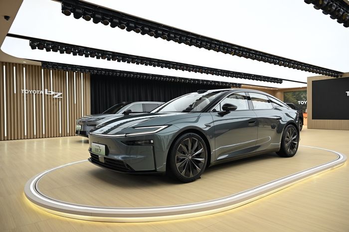 Mobil Listrik Toyota bZ7 Tampil Di Cina, Calon Penantang BYD Seal