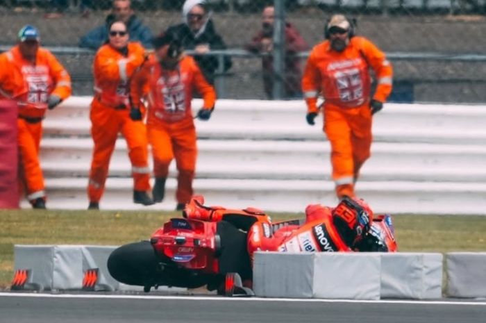 MotoGP, Marquez, Red Flag MotoGP Inggris 2025 Dikira Settingan Bantu Marquez Bersaudara, Begini Faktanya