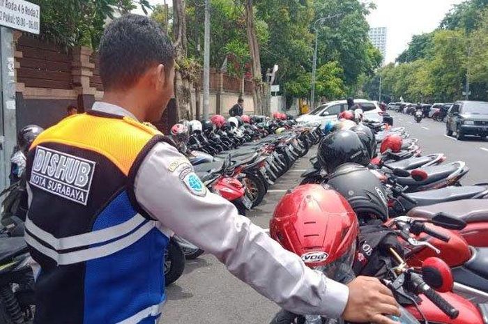 Jukir Liar di Surabaya Terancam Nganggur, Efek Surat Edaran Pemkot Satu Ini