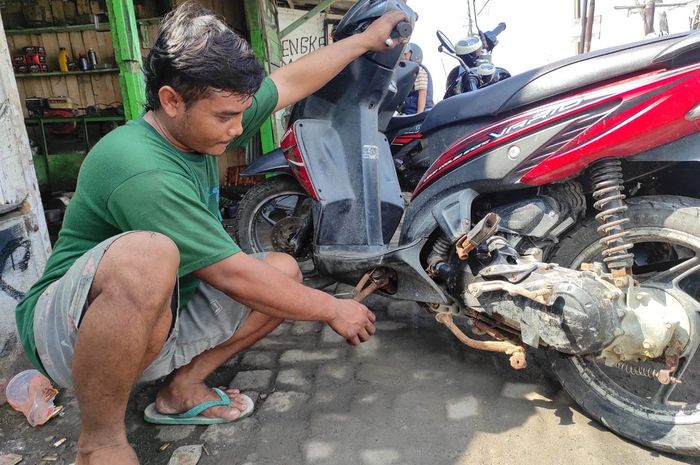 Banjir Rob Sayung Demak Ibarat Bakteri Mematikan, Karat dan Patah Sasis Jadi Kawan Pemilik Motor