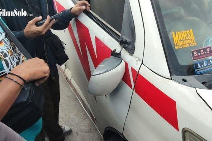 Ambulans Dirusak Saat Demo ODOL Perkara Sirine Nyala Tanpa Ada Pasien, Nih Aturannya