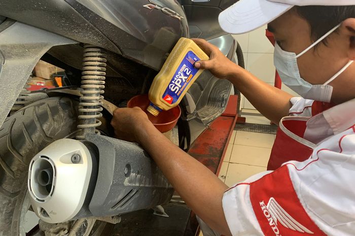 Ternyata Isi Oli Mesin Kebanyakan Malah Lebih Bahaya Dibanding Kurang