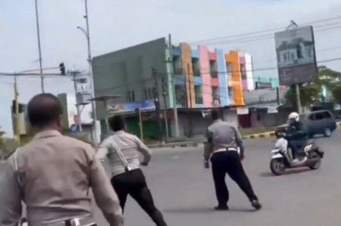 Detik-detik Menegangkan Polisi Gagal Cegat Pemotor, Dosa Pengendara Terkuak