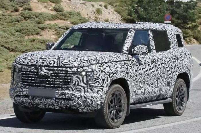SUV Baru Mitsubishi Ketahuan Lagi Tes Jalan, Pajero Sport Anyar?