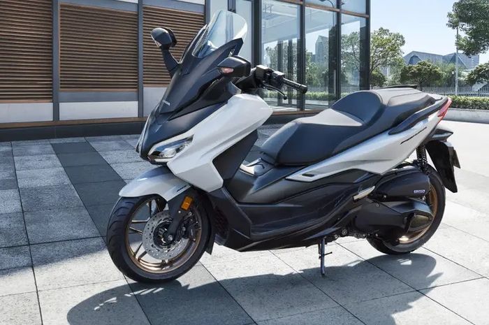 Touring, Honda, Ada Fitur Baru Makin Enak Buat Touring, Inilah Wujud 4 Warna Baru Honda Forza 250, Harga Segini