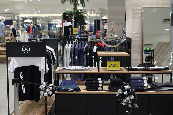 Pertama di Indonesia, Outfit Orisinal Serba Mercedes-Benz Kini Dijual di Mall Ini