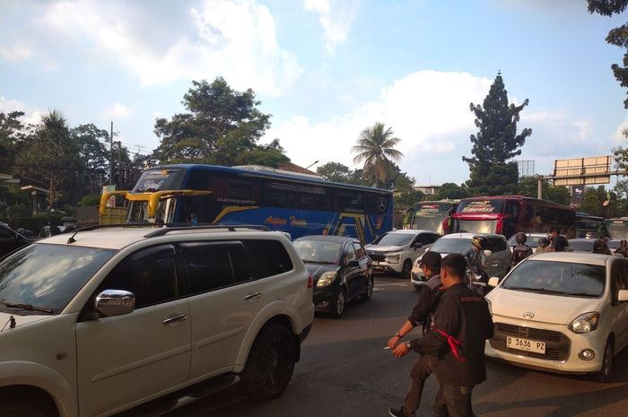 Flyover Pasupati Bandung Sempat Lumpuh Total Diblokade Puluhan Bus Pariwisata, Tuntut Ini ke KDM