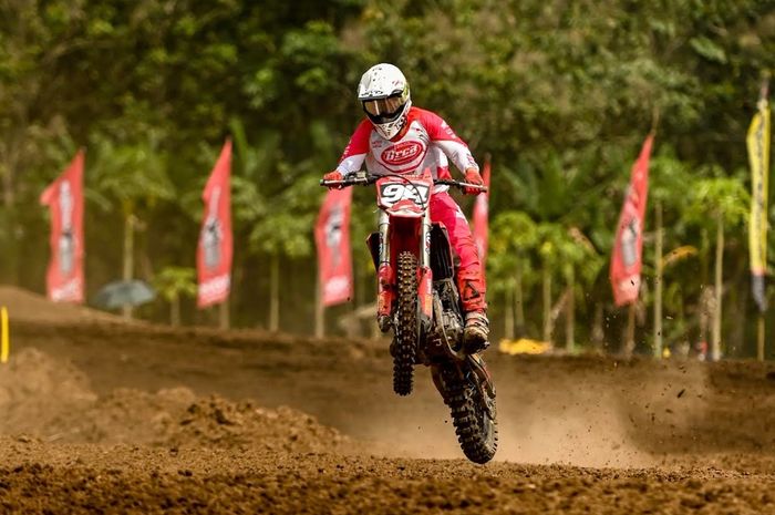 Honda, Nunggang Honda CRF250R, Crosser AHM Amankan Double Podium di Kejurnas Motocross Magelang