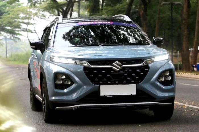 Suzuki Fronx, Suzuki , Fronx Jadi Mobil Suzuki Paling Banyak Dijajal Pengunjung GIIAS 2025, Ini yang Bikin Pada Penasaran
