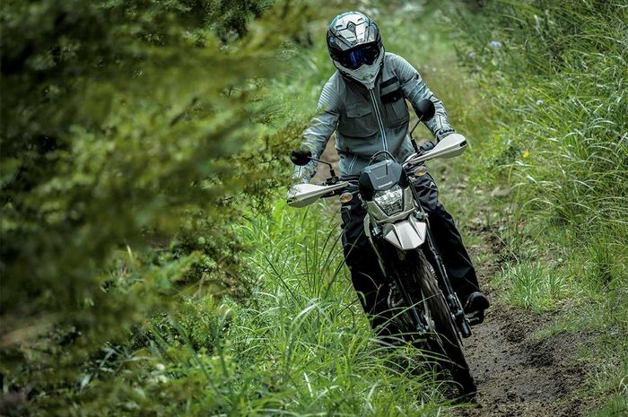 Bosen Motor Trail Itu-itu Aja? Coba Lirik Kawasaki KLX230 Sherpa, Lebih Siap Diajak Blusukan