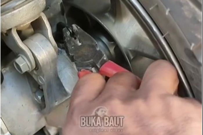 Mekanik Spill Cara Gampang Mengganti Oli Gardan Honda ADV 150
