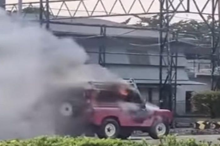 Land Rover, Rover, Land Rover Dikepung Asap Pekat Sabtu Pagi, Membara Saat Ditinggal Jogging Pemilik
