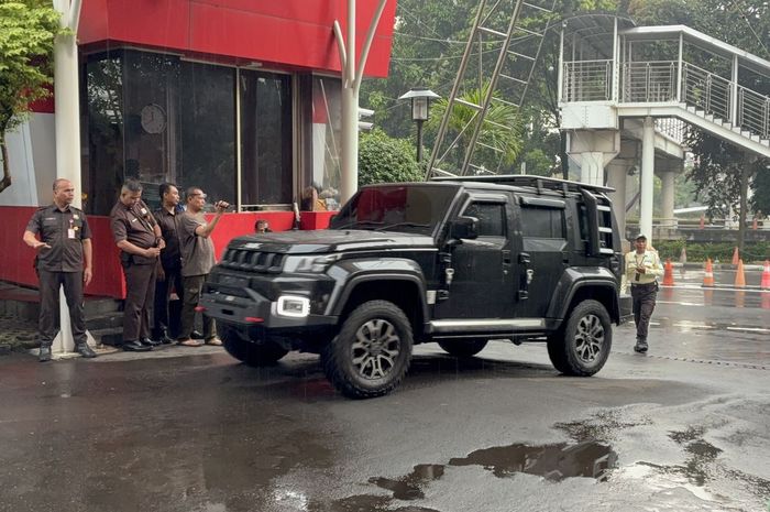 BAIC, Dua Mobil Noel Ebenezer Mercy W206 dan BAIC BJ40 Terendus KPK, Disita Setelah Disembunyikan Anak