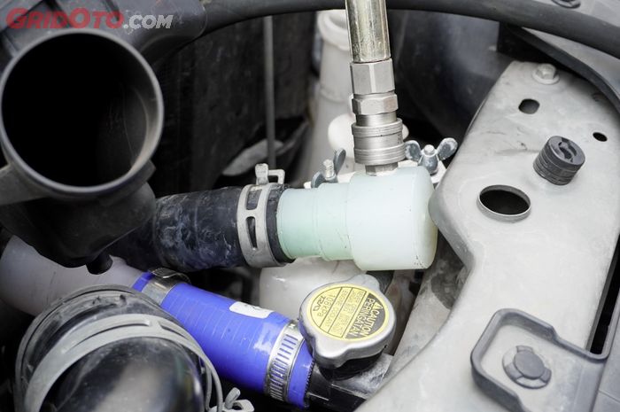 Ini Dia Penyebab Air Radiator Mobil Kotor dan Cepat Berkurang!