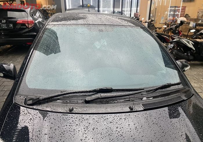 Hati-hati Kaca Mobil Buram Saat Hujan Deras, Treatment Ini Wajib Dilakukan