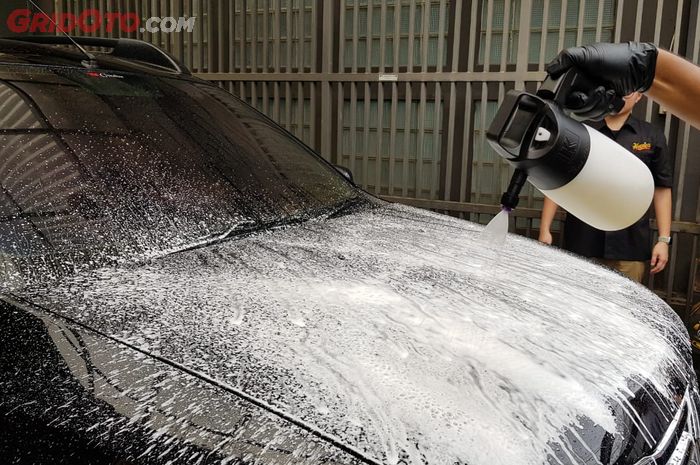 Rahasia di Balik Efek Licin Sampo Mobil, Ahli Ini Ungkap Fungsinya