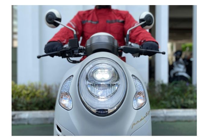 Awas! Terus Menyalakan Lampu Jauh di Motor Ternyata Bahaya Banget