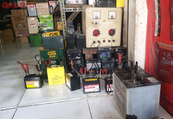 Ini Sebabnya Aki Kering Mobil Sering Bolak-balik Minta Disetrum Ulang