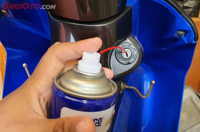 Cara Atasi Kunci Motor Kontak Seret Dengan Memakai Cairan Penetran, Simak Langkahnya